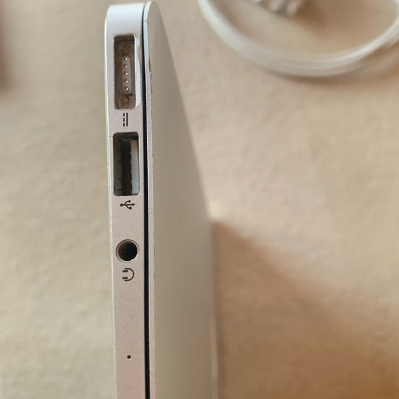 MacBook Air 2014 11" Screen - Picture 4 of 12